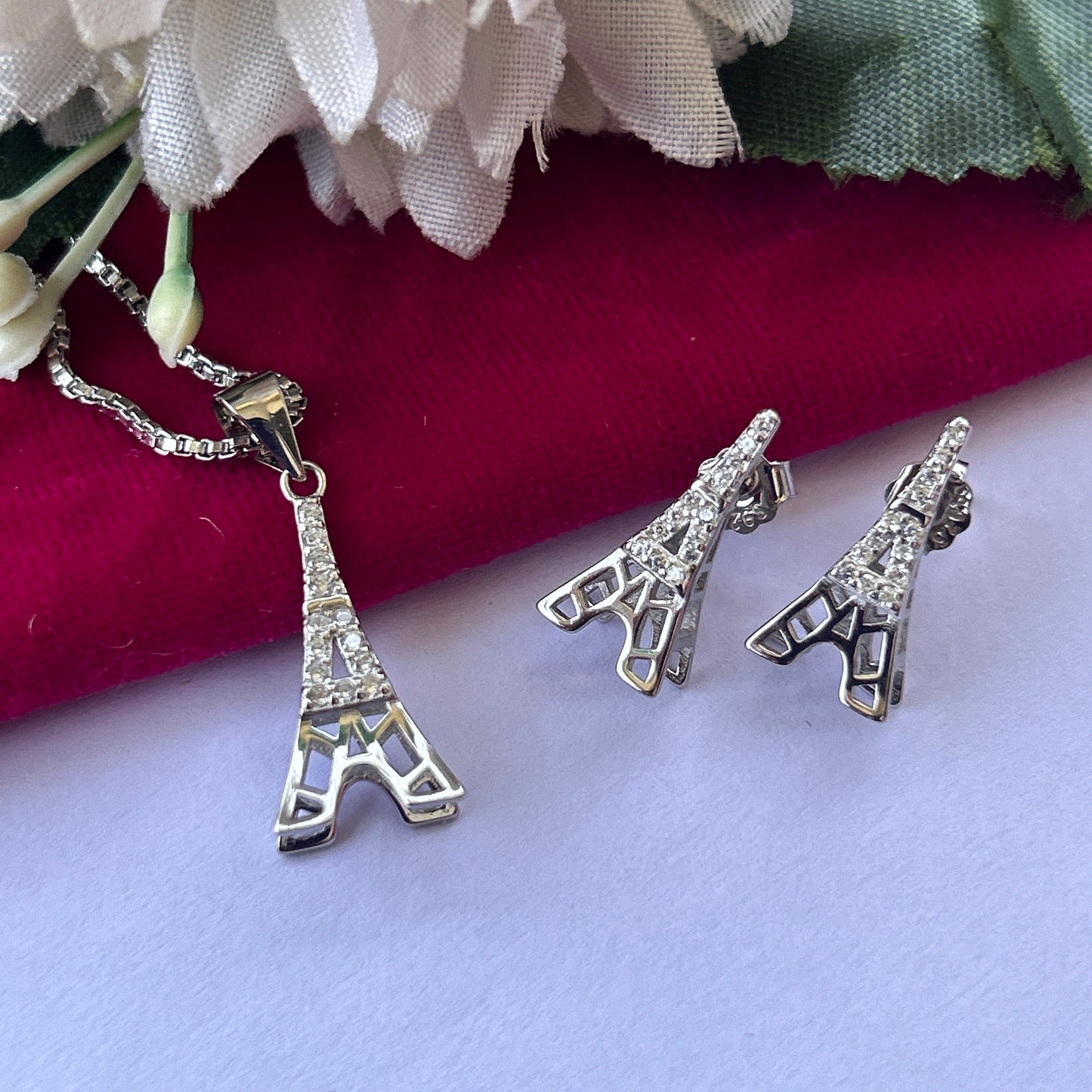 925 Silver Magnificent Eiffel tower charm Pendent Necklace