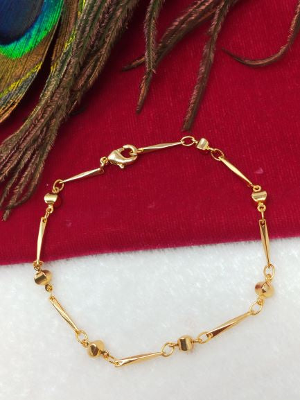 Golden Gleam: Simple Gold Bracelet for Subtle Style
