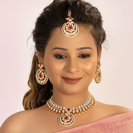 Enchanting Drift: Ethereal Kundan Jewelry Set with Maangtika