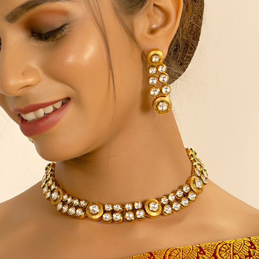 Bespoke Glamour: Opulent Kundan Statement Set