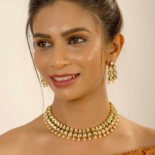 Contemporary Royalty in our Bespoke Kundan Line Jewelry Set
