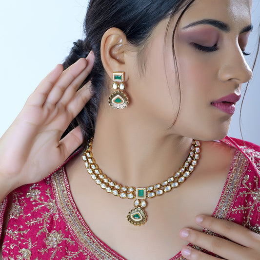 Chic Kundan Jewelry Set