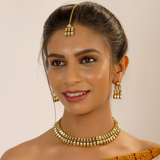 Crafted Perfection Exquisite Kundan Set Jewelry Set