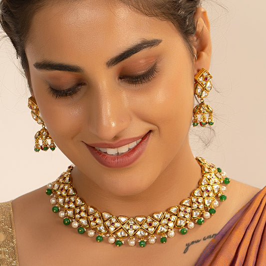 Chic Cascade: Fashion-Forward Kundan Set