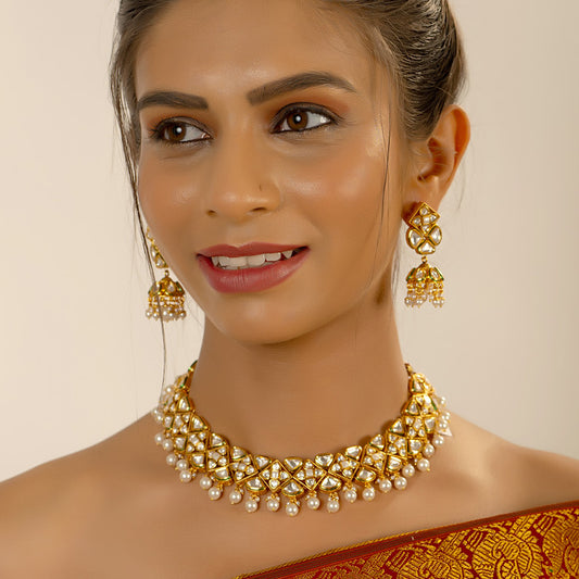 Golden Aura: Kundan Glamour Jewelry Set
